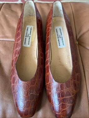 NWOT Brown Croc-Embossed Women's Heels